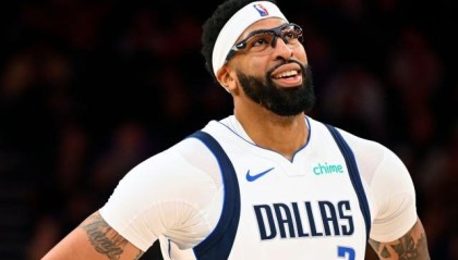 kaiyun网站-影响交易！浓眉或伤停数月：加盟独行侠后6次受伤